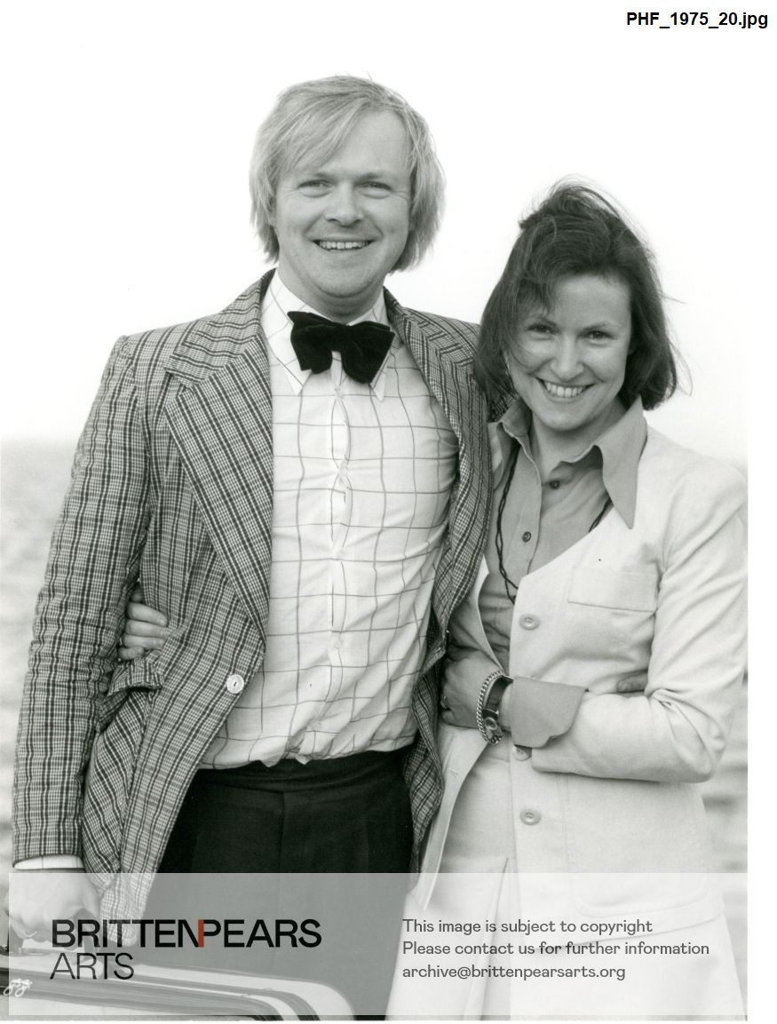 Photograph of Ralph and Jeanette Holmes in Aldeburgh