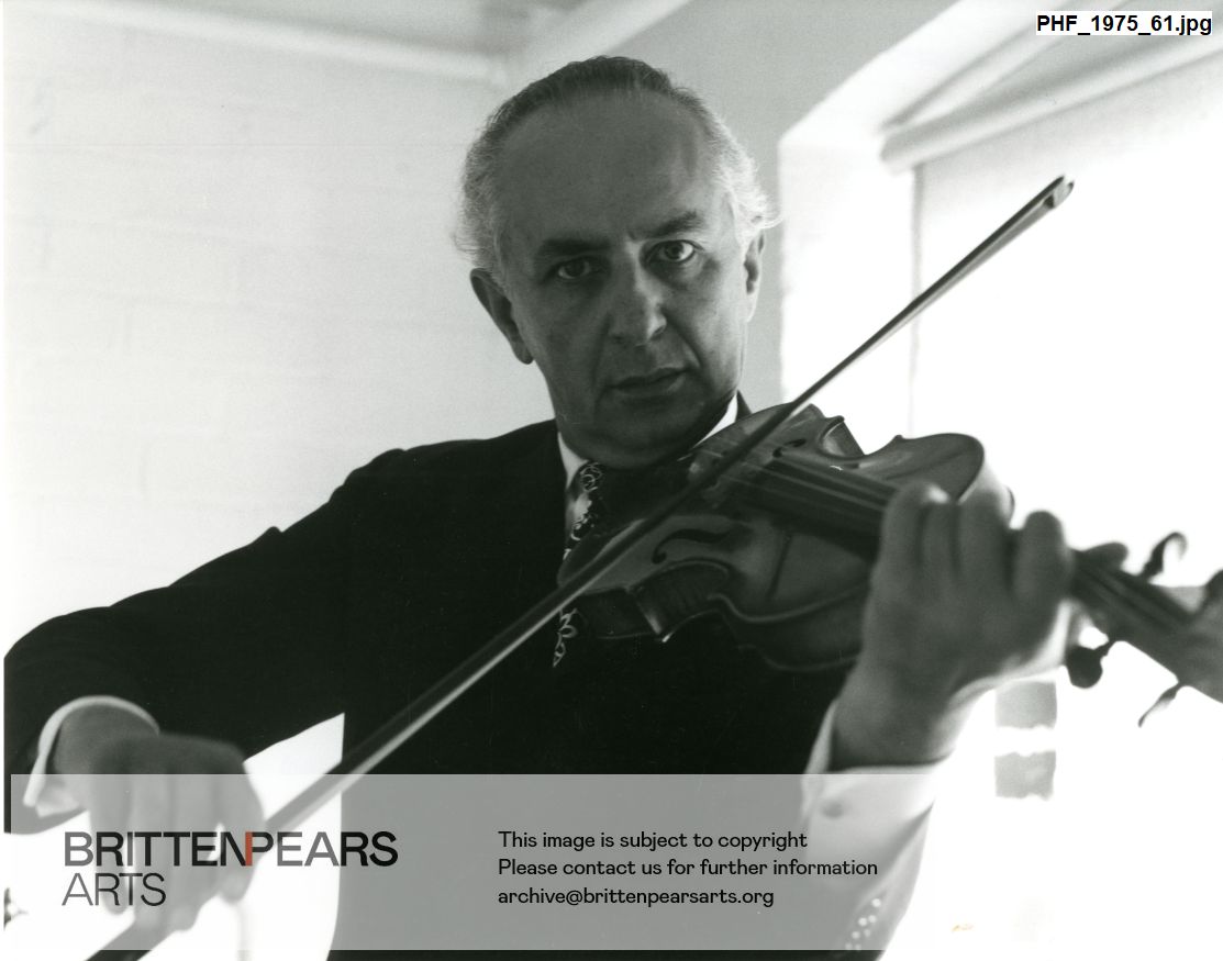 Photograph of Manoug Parikian playing the violin