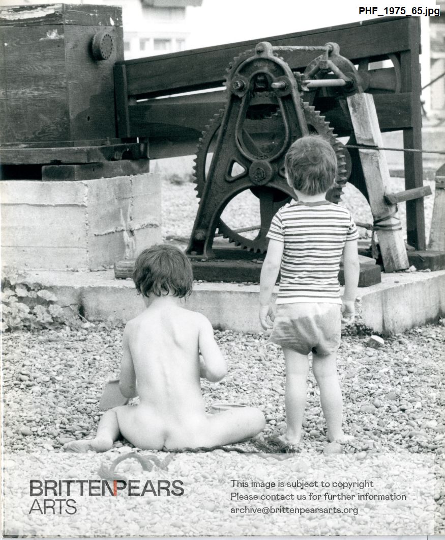 Photograph of two small children on Aldeburgh Beach