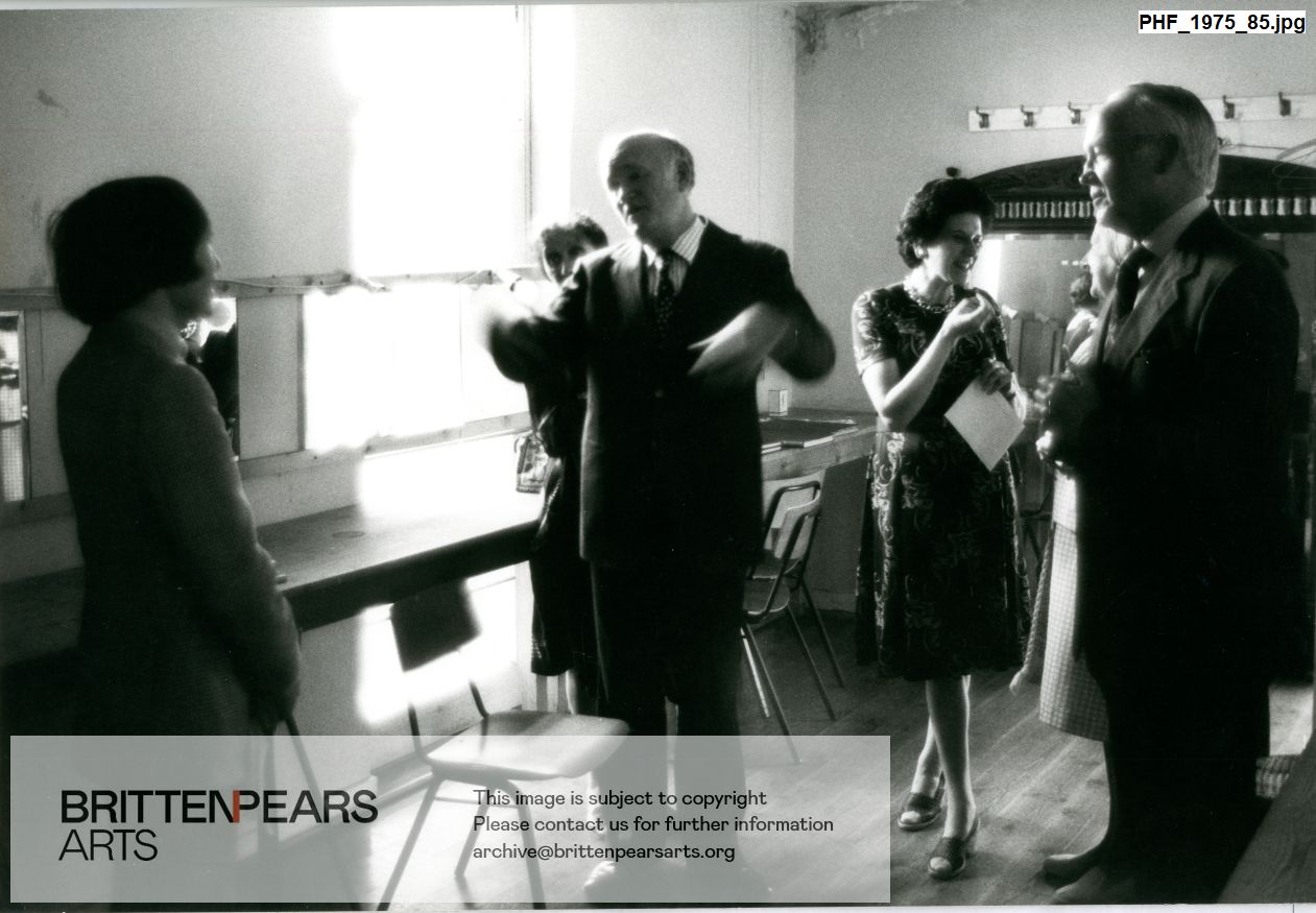 Photograph of Murray Perahia, Sviatoslav and Nina Dorliak Richter, William Servaes and an unidentified woman with Imogen Holst