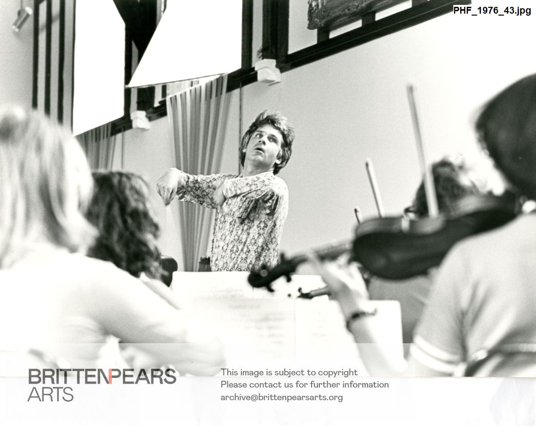 Photograph of Steuart Bedford conducting