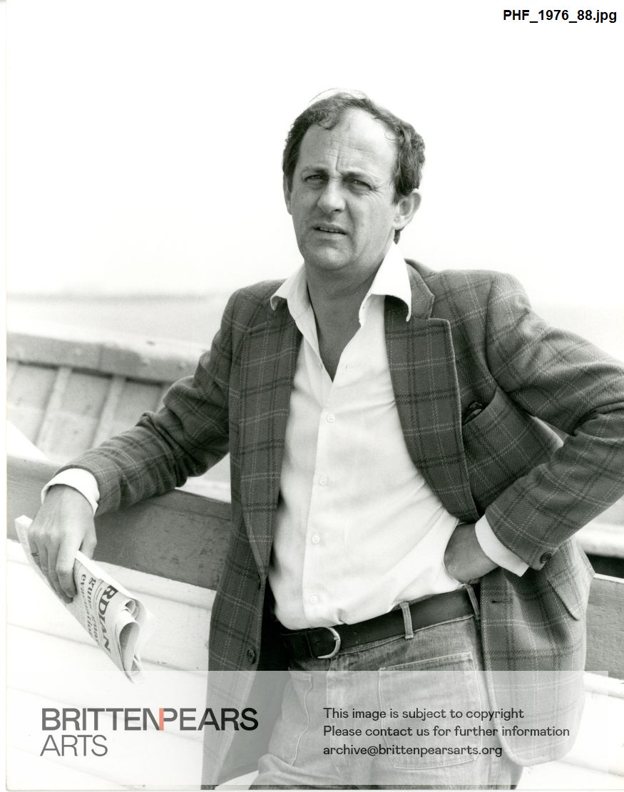 Photograph of Anton Rogers