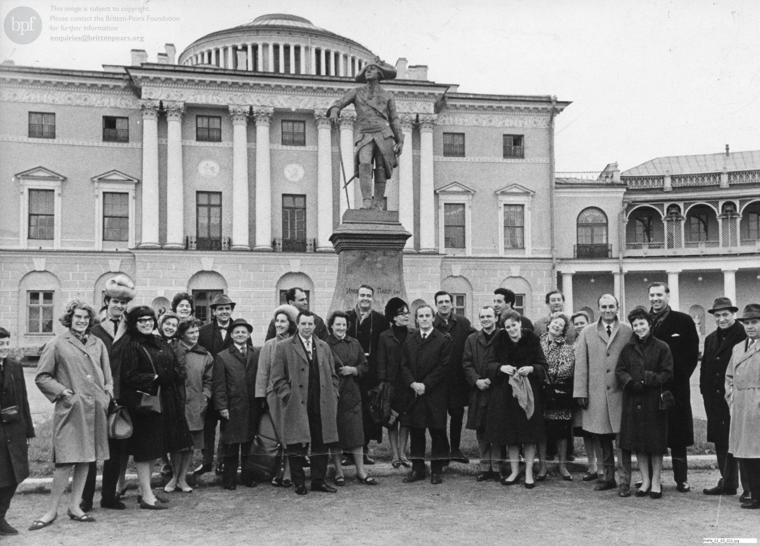 Photograph of the cast of Albert Herring in Russia