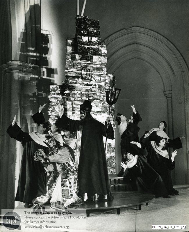 Production photograph of The Burning Fiery Furnace (second cast): The Astrologer interrupts the worship