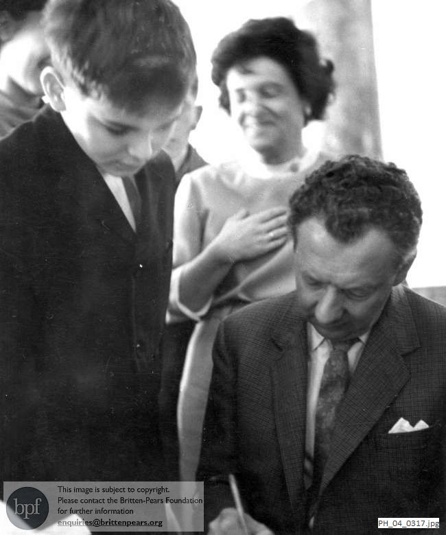 Benjamin Britten with one of the Jeney twins in Budapest